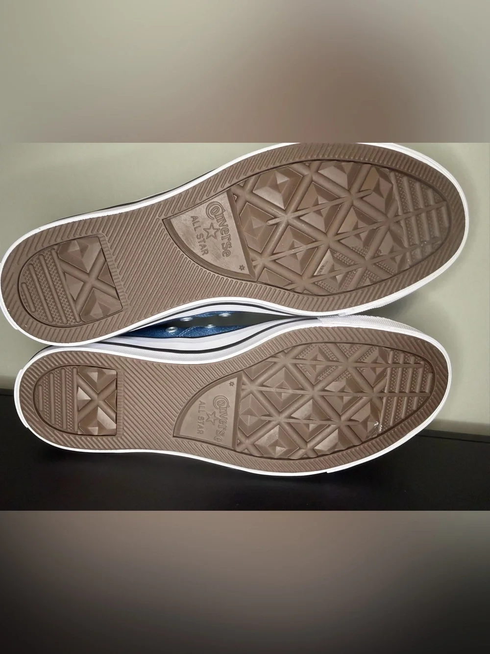 Converse this product